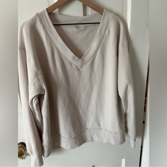 aerie Sweaters - Aerie Cream V-Neck Sweater